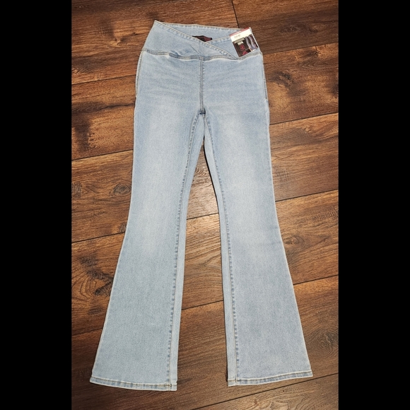 NWT Retro Crossover Flare Jeans - Picture 5 of 12